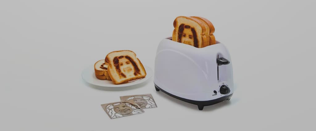 THE SELFIE TOASTER