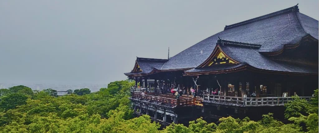 9. Hike to Kiyomizu-dera